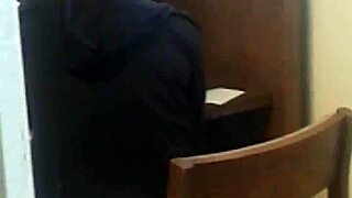 i just can't stop sniffin her smelly feet