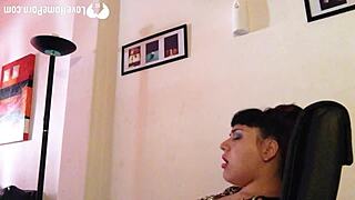 This naughty babysitter loves teasing with her stunning body. She’s all about solo play on webcam.
