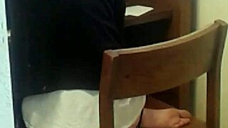 i just can't stop sniffin her smelly feet