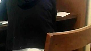 i just can't stop sniffin her smelly feet