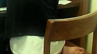 i just can't stop sniffin her smelly feet