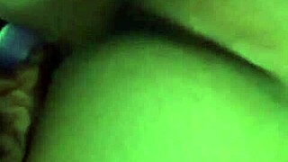 ラティーナがシリーズを見ながら僕のチンポを吸う