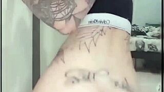 Rachell Miranda pokaže velike sise med jahanjem