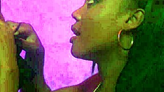 オーガスト・スカイが大胆黒人巨根激ハメに耐える