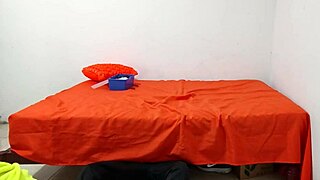 A brazen woman reveals her curvy body in a homemade video without censorship