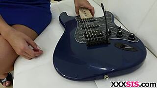 Badan panas Ally Tate goda abang tiri ke aksi hardcore