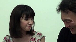 일본 헤어리 보지, 크림파이 위해 구부려!