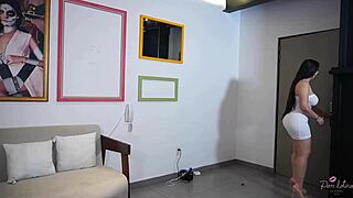 mi amiga gets hot watchin me massage her boyfriend