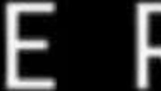 Italiensk älskare river trosor och spottar på stor kuk!