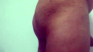 Biassdoll playing and twerking with chubby body