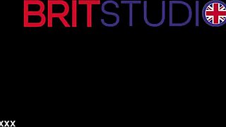 Jururawat panas dalam stoking hisap pesakit dalam 4some liar