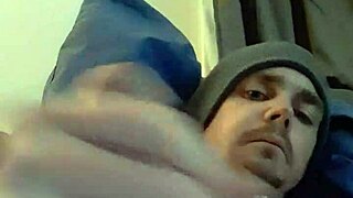 Levi Lust solo maszturbál tease, mutatja a picsázási tudását