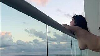 Strap-on lidenskap i Cancun