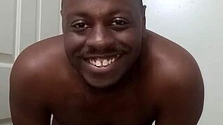 Sexydeas Boldly Spreads Curvy Ass Close-Up!