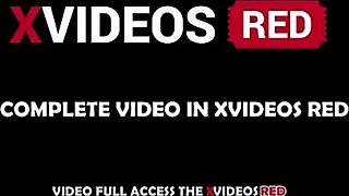 Melhor Amiga da Minha Namorada Faz Boquete Completo