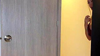 Ketahuan Onani dengan Celana Dalamnya, Tak Tahu DIA Pulang!