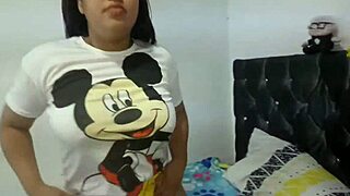 morena colombiana, tired of her life, sucks the neighbor's big cock while her husband watches 😏