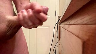 i'm losing it watching this crazy homemade public hairy edging clip