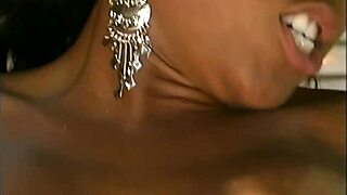 Wanton Vicky Vette licks pussy in lesbian scene with mature milf 😘