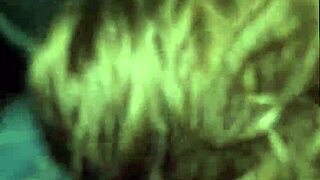 Жена плюёт на хуй, стонет и глубоко сосёт его