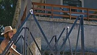 a escrava diz levei castigo bunda marcada