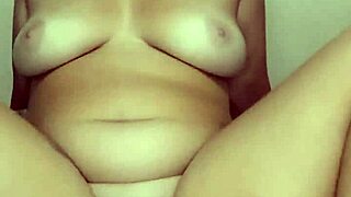 Flashing and masturbating solo outdoors 😏