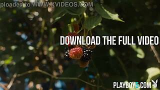 Leighla Habib shows her hot petite body