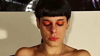 Eu assisto novinhas 18+ com ranho enorme de espirro no fetiche