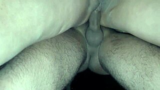 Hete jonge Indiase meisjes houden van zwarte lul. Waarom?