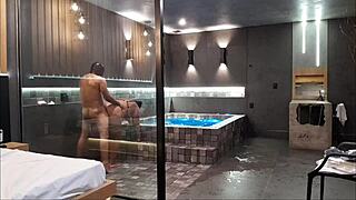 Levei minha amiga no motel de luxo ela adorou e acabou liberando o cuzinho