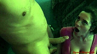 Air mani mengalir muka aku dari batang raksasa tu