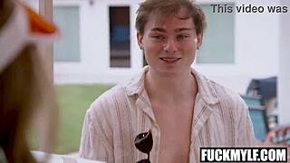 ¡Ey, prueba el coño chorreante de Millie Morgan para follar duro en el stand!