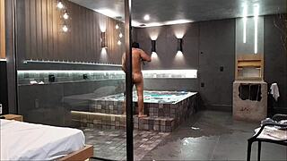 Levei minha amiga no motel de luxo ela adorou e acabou liberando o cuzinho