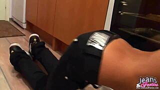 I give nice peek jean