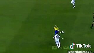 เพื่อนบ้านสาวน่ารักลองควยฉันรูตูดอมสด