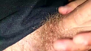 arriva con fuerte sborrata en t-shirt sexy y perverso