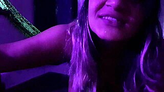 Esperando Meus Amigos Para A Noite De Balada