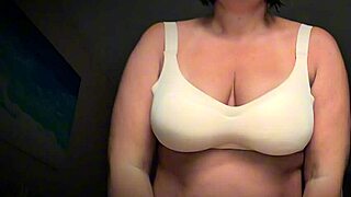 mature chubby woman bounces huge saggy tits