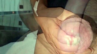 arriva con fuerte sborrata en t-shirt sexy y perverso