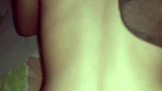 Kız Arkadaş ve Çift Arkadaşla Mastürbasyon Yapıyor