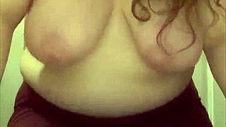 Hey, check my curvy body!