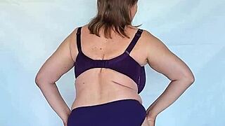 Milf madura de meias e saltos nunca acaba 😍