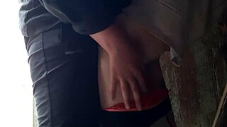 Fangede min nabo masturbere og kneppede hende hårdt med strap-on - lesbiske illusion piger