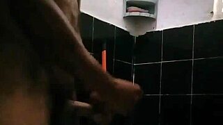 Lindo Aloprado 21cm MASTURBATES In Casual Scene