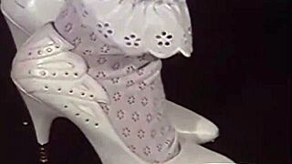 Lesbians Rock 90s Threeway Action