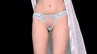 I Strip Solo Girl in Wild Ripped Clothes Show