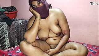 Indian School Girl Shocked by First Condom in Amateur Clip