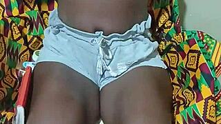 Petite 18+ Ghanaian girl masturbates alone 😏