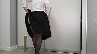 По дяволите! Дебелата учителка с големия си задник на фотосесия!