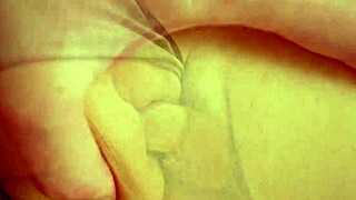 Viděl jsi, jak jsem jí odsunul mokré kalhotky a šukal tu těsnou kundičku zblízka!